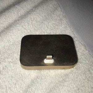 Apple phone charging dock ( Gold )